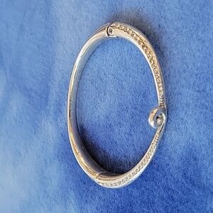 BRIGHTON Bracelet - Hinged bangle with shiny swirl and crystals